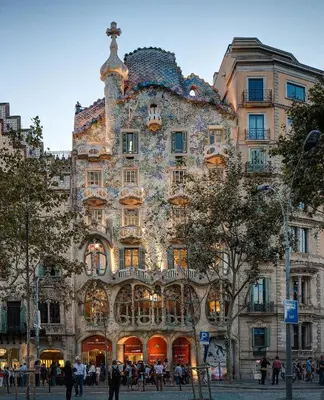 an old building in the center of a city at Modernismo Paseo de Gracia in Barcelona