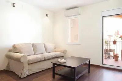 a living room with a couch and a coffee table at Apart céntrico con terraza en Gracia in Barcelona