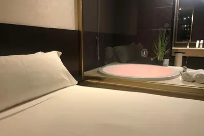 a bathroom with a bath tub and a sink at Hotel Punt 14 in Gavà