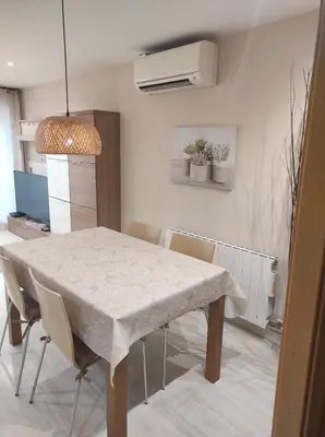 a dining room with a white table and chairs at Apartamento en Viladecans cerca del aeropuerto in Viladecáns