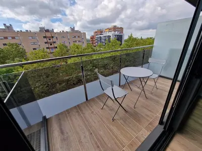 a balcony with a table and chairs on it at Tina de Vila, en la capital del vino in Vilafranca del Penedès