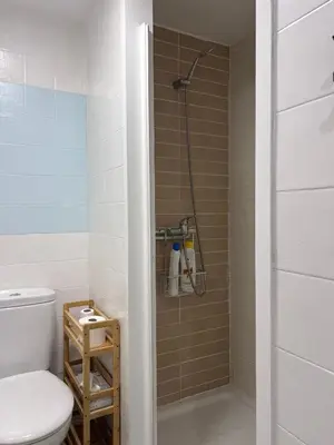 a bathroom with a shower and a toilet at Alojamiento con encanto en planta superior ideal para trabajo y escapadas familiares en Montserrat in Esparreguera