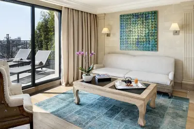 a living room with a couch and a coffee table at Majestic Hotel & Spa Barcelona GL in Barcelona