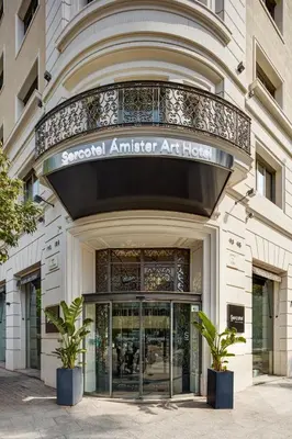 a store front of a building with a sign on it at Sercotel Amister Art Hotel Barcelona in Barcelona
