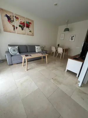 a living room with a couch and a table at Precioso y tranquilo apartamento zona alta Diagonal Barcelona in Barcelona