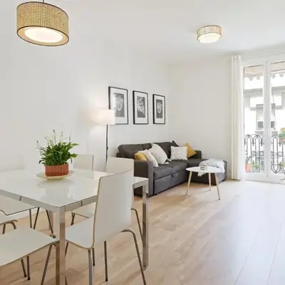 CENTRAL & BRIGHT APARTMENT!!