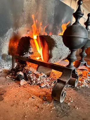 a fire pit with a pot on top of it at VILLA CHETRUS Casa en plena naturaleza in Rubí