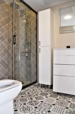 a bathroom with a shower and a toilet at Apartamento Sofia in Pineda de Mar