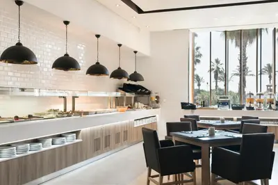 a dining room with a table and chairs at Hotel Best Front Maritim in Barcelona