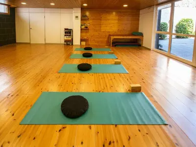 a row of yoga mats in a room at Hotel Somlom - ECO Friendly Montseny in Sant Esteve de Palautordera