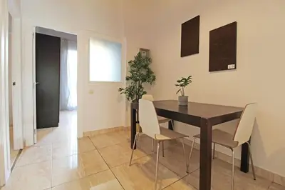 a dining room with a wooden table and chairs at Paseo de gracia gran vía de les corts catalanes in Barcelona