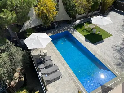 an overhead view of a swimming pool with chairs and umbrellas at Costa Maresme Barcelona , Relax & Pool in Cabrils