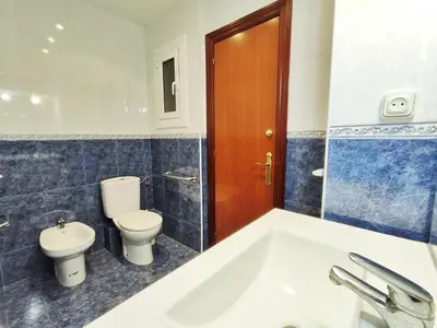 a bathroom with a toilet and a tub and a sink at Apartamento Diagonal Mar, cerca del Forum y Playa in Barcelona