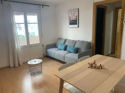 a living room with a couch and a table at Barcelona estadio nuevo in Hospitalet de Llobregat