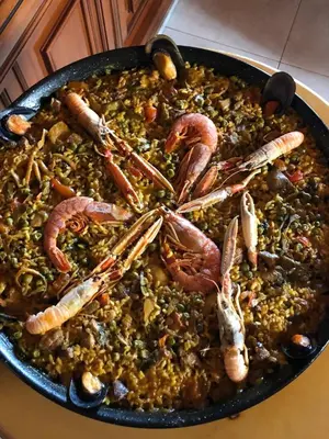 a pan of food with lobsters and sausage on top at Villa Alba cerca de Sitges in Canyelles