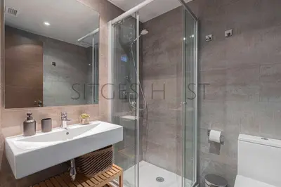 a bathroom with a sink and a shower at Sitges PORT - Con piscina, a 5 minutos de la playa in Sitges