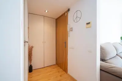 a room with a closet and a bed at BCN: ¡Exclusivos y cerca del Camp Nou! in El Arrabal