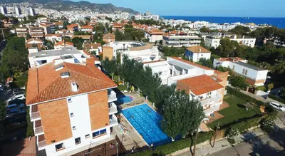 an aerial view of a building with a swimming pool at Apartamentos Sunway Amapola in Sitges