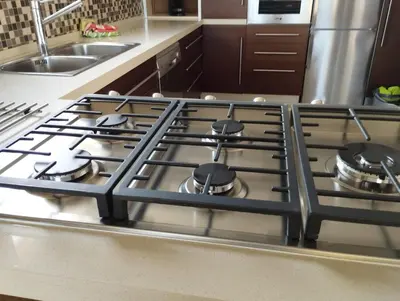 a kitchen stove with four burners on it at Winahost Casa familiar con piscina in Santa Eulalia de Ronsaná