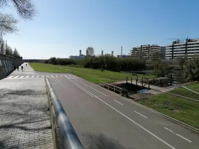 an empty road next to a park with buildings at Piso pl 2A, 20 min Plaza Cataluña in Sant Adria de Besos