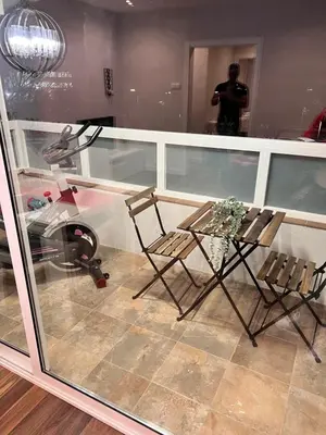 a couple of chairs and a table in a window at Ca la Noa in Viladecáns