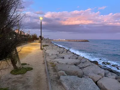 a street light next to a beach with the ocean at Vilamarlux VII in Vilassar de Mar