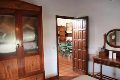 a room with a door and a dining room at Cal Negre 2 in Vilassar de Mar