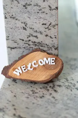 a wooden spoon with the word welcome written on it at Apartament Granollers Up Live I in Granollers